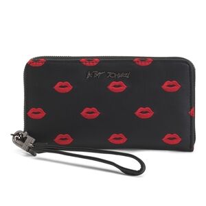 NEW Betsey Johnson Kisses Wallet